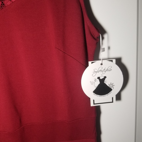 Red laced dress - Picture 3 of 7